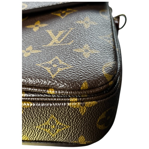 Louis Vuitton Pochette Metis Monogram Canvas