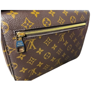 Louis Vuitton Pochette Metis Monogram Canvas