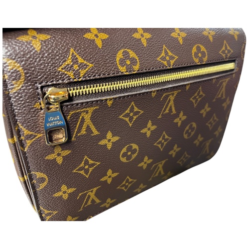 Louis Vuitton Pochette Metis Monogram Canvas