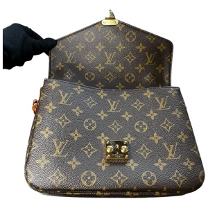 Louis Vuitton Pochette Metis Monogram Canvas