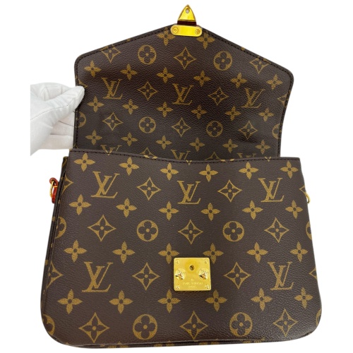 Louis Vuitton Pochette Metis Monogram Canvas