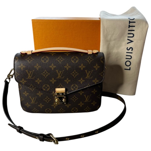 Louis Vuitton Pochette Metis Monogram Canvas