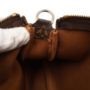 Louis Vuitton Pochette Accessoires Monogram Canvas Handtaschen Louis Vuitton 31