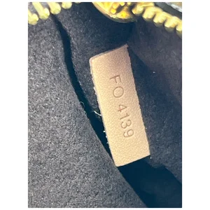 Louis Vuitton Pochette Metis Monogram Canvas
