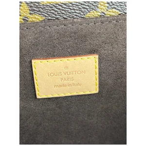 Louis Vuitton Pochette Metis Monogram Canvas