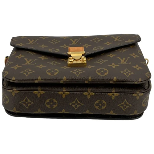 Louis Vuitton Pochette Metis Monogram Canvas