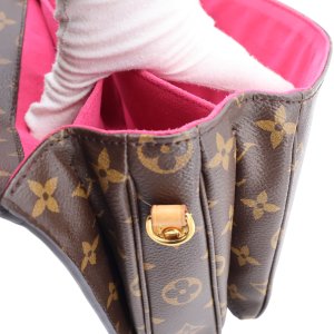Louis Vuitton Pochette Metis Patches Carrier bags Louis Vuitton 37