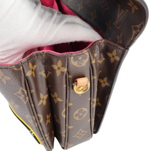 Louis Vuitton Pochette Metis Patches Carrier bags Louis Vuitton 36
