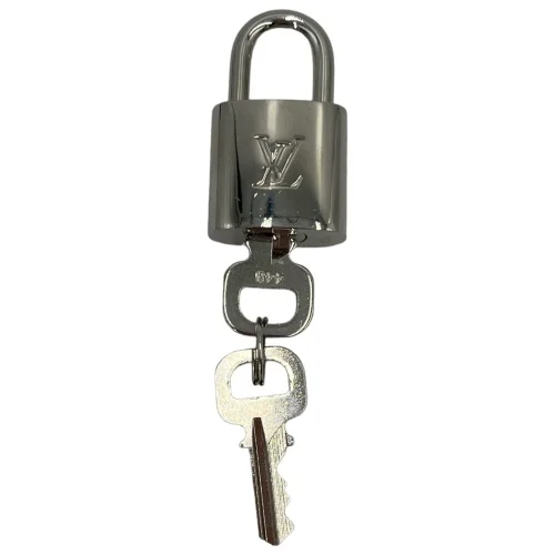 【出会えた一点物】Louis Vuitton ロウキーカバスMM Louis Vuitton Padlock No. 448 Silver - I Love Handbags