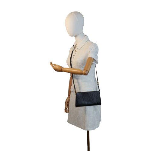 Louis Vuitton Schulterriemen schwarz Louis Vuitton Louis Vuitton 2 Louis Vuitton Schulterriemen schwarz Louis Vuitton Louis Vuitton 2