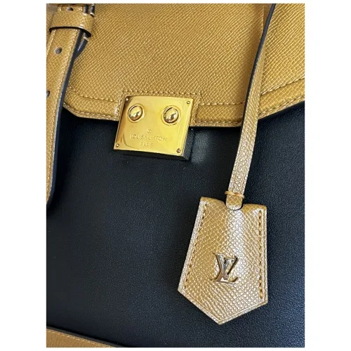 Louis Vuitton The Arch PM