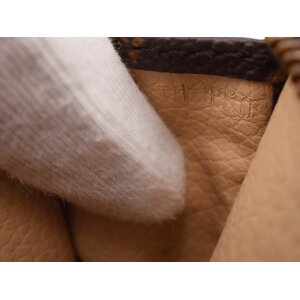 Louis Vuitton Poche Toilette 15 Monogram Canvas Kleinlederwaren Louis Vuitton 19 Louis Vuitton Poche Toilette 15 Monogram Canvas Kleinlederwaren Louis Vuitton 19