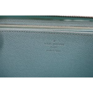 Louis Vuitton Zippy Epi Seaside Geldbörse