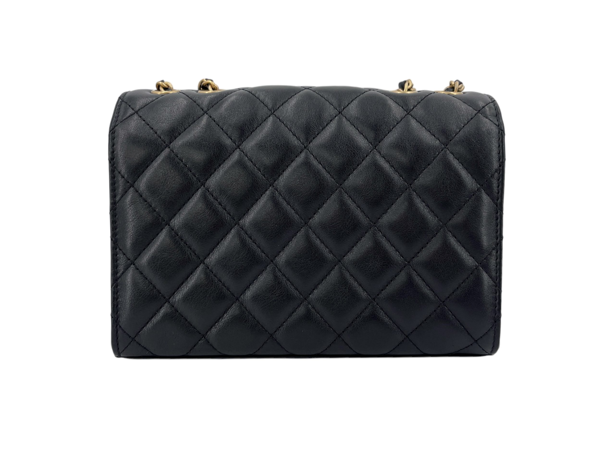 25A◆エレガントで注目の的♪【CHANEL】ハット Calfskin Black バケット ハット - ミックス ファイバー、ブラック & ホワイト