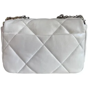 Chanel 19 Small Cremeweiß