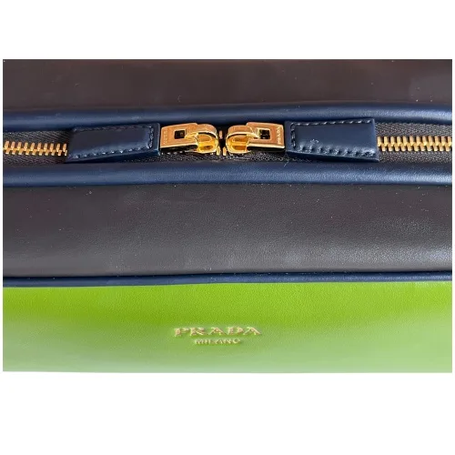 Prada Swing
