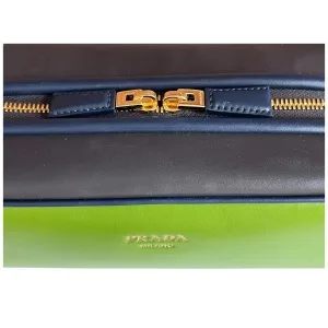 Prada Swing