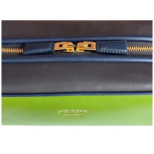 Prada Swing