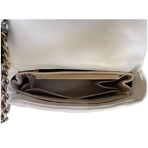 Chanel 19 Small Cremeweiß