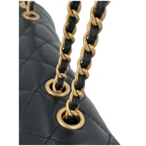 Chanel Triple Flap Bag Schwarz