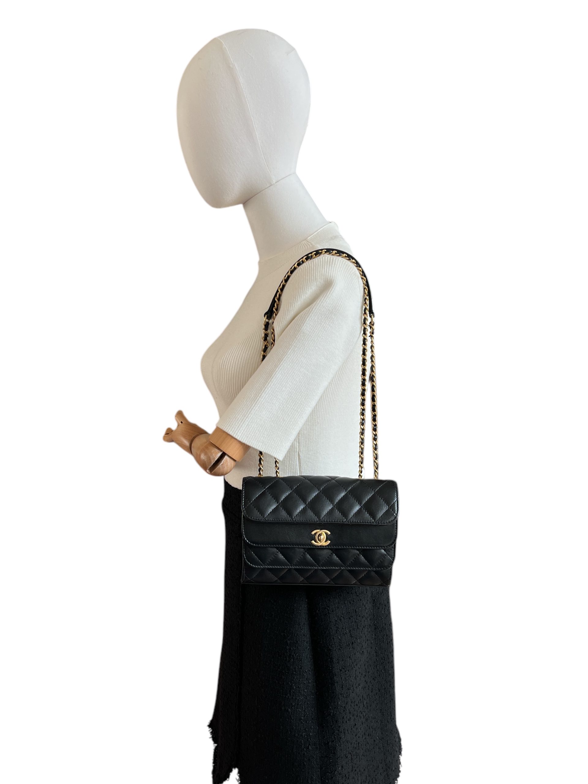 25A◆エレガントで注目の的♪【CHANEL】ハット Calfskin Black Chanel Triple Flap Bag Black - I Love Handbags