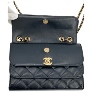Chanel Triple Flap Bag Schwarz