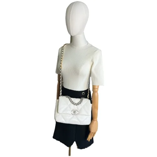 Chanel 19 Small Cremeweiß
