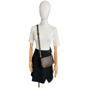 Louis Vuitton Pochette Accessoires Monogram Canvas