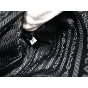Prada Nylon Tasche mit Schulterriemen Handtaschen Prada 36